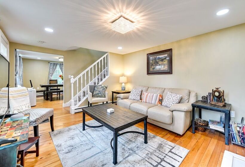 Charming East Durham Home   2 Mi To Water Park