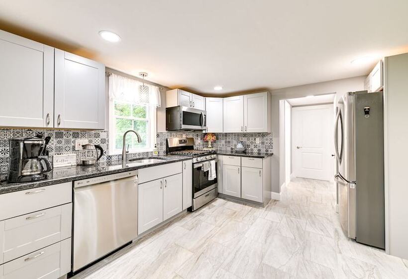 Charming East Durham Home   2 Mi To Water Park