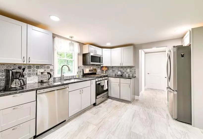 Charming East Durham Home   2 Mi To Water Park