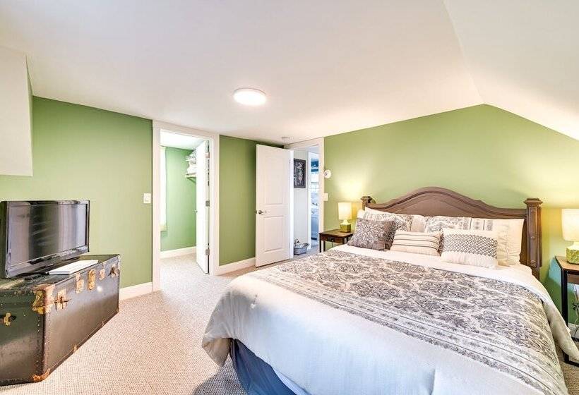 Charming East Durham Home   2 Mi To Water Park