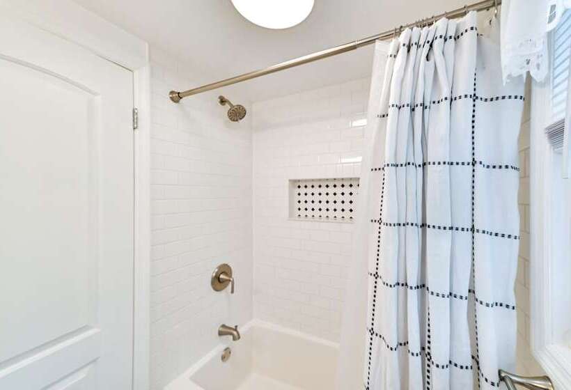 Charming East Durham Home   2 Mi To Water Park