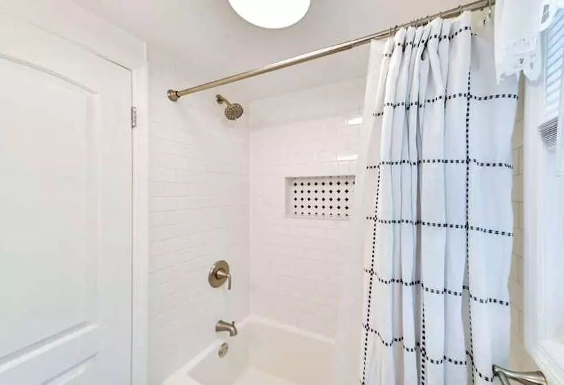 Charming East Durham Home   2 Mi To Water Park