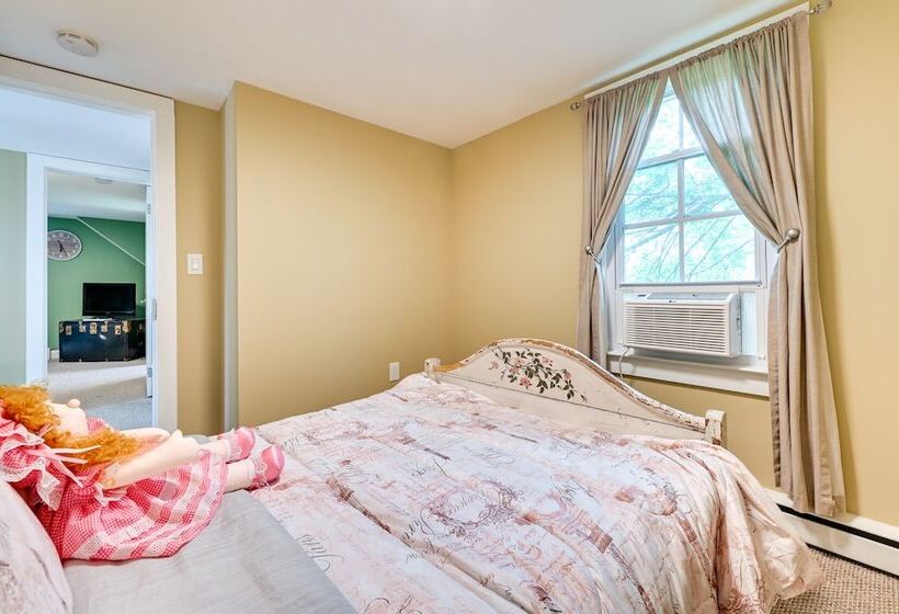 Charming East Durham Home   2 Mi To Water Park