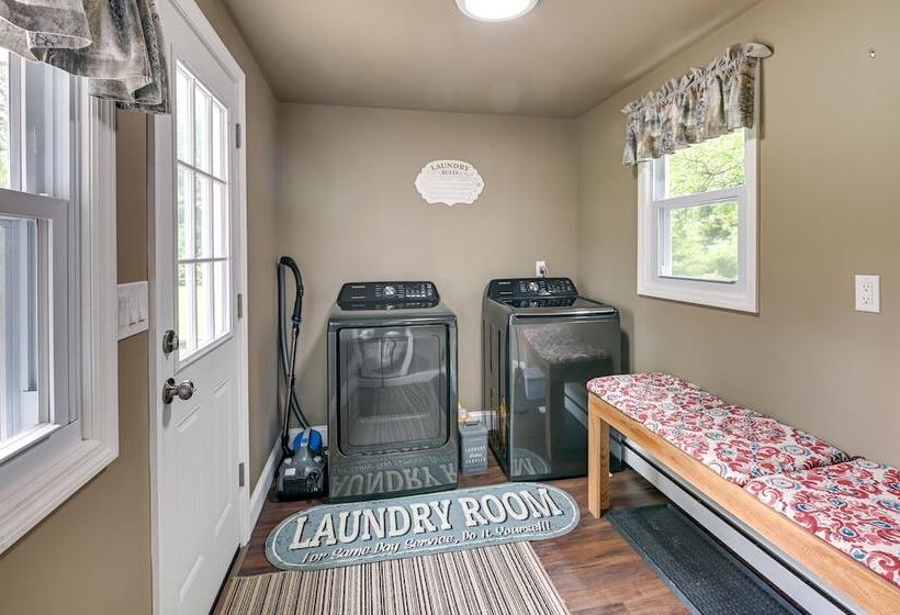 Charming East Durham Home   2 Mi To Water Park