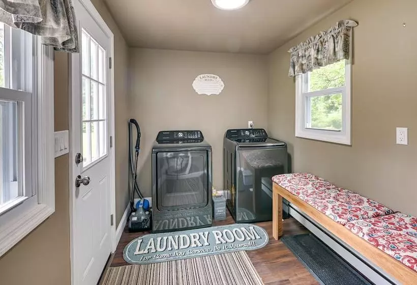 Charming East Durham Home   2 Mi To Water Park