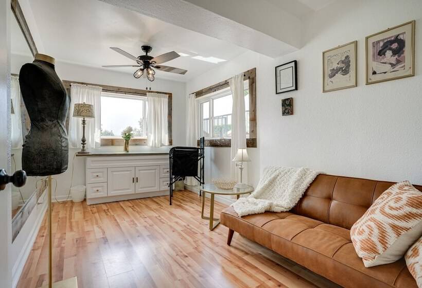 Chic Santa Paula Home W/ Mountain & City Views!