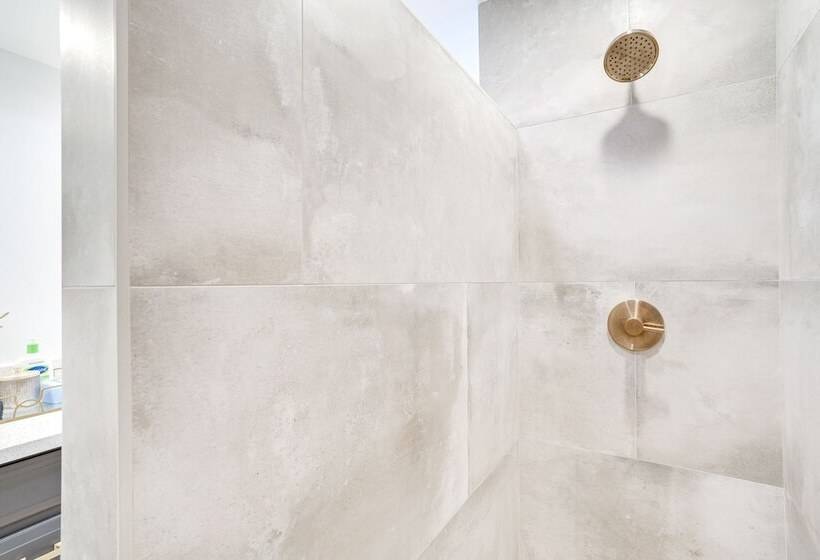 Chic Santa Paula Home W/ Mountain & City Views!