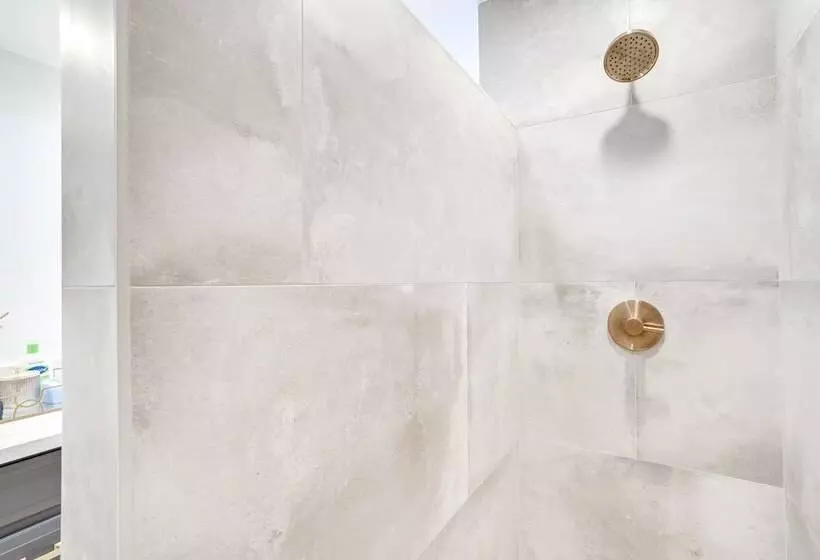 Chic Santa Paula Home W/ Mountain & City Views!