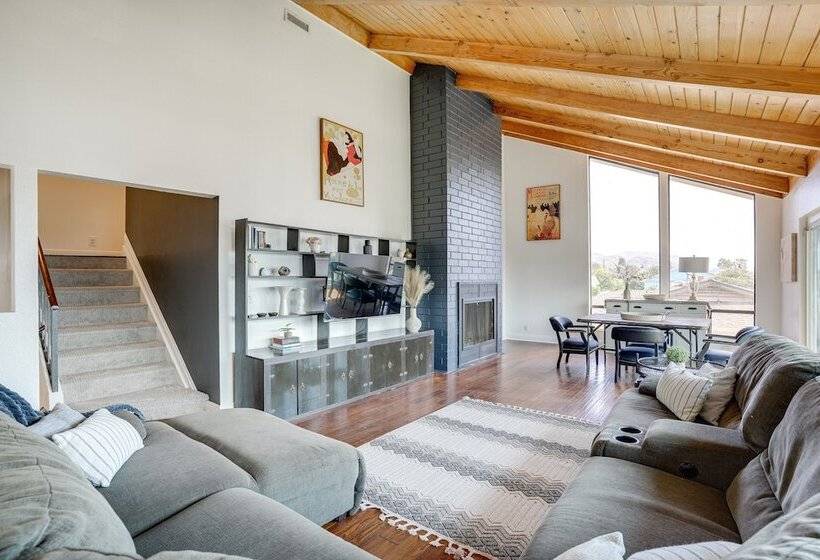Chic Santa Paula Home W/ Mountain & City Views!