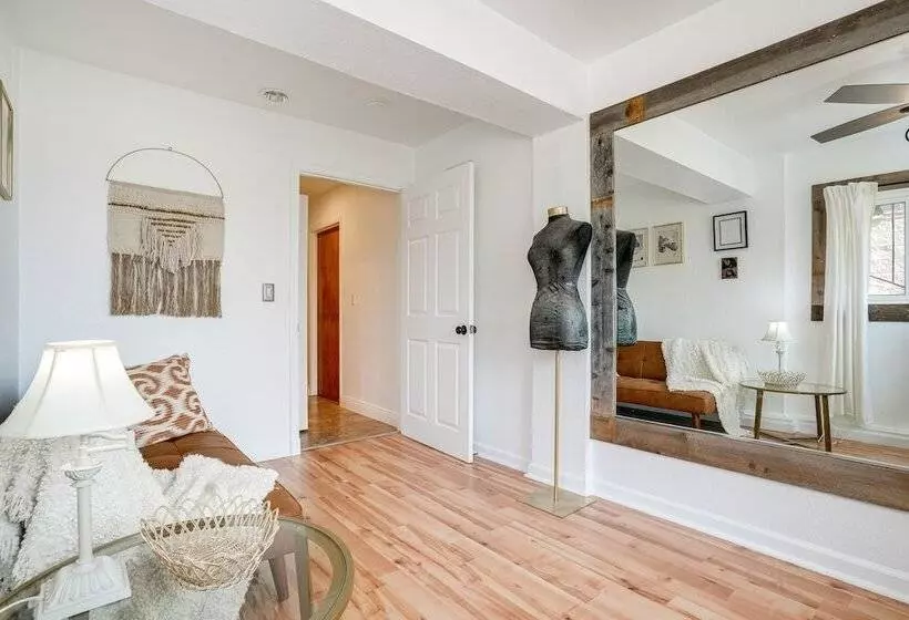 Chic Santa Paula Home W/ Mountain & City Views!