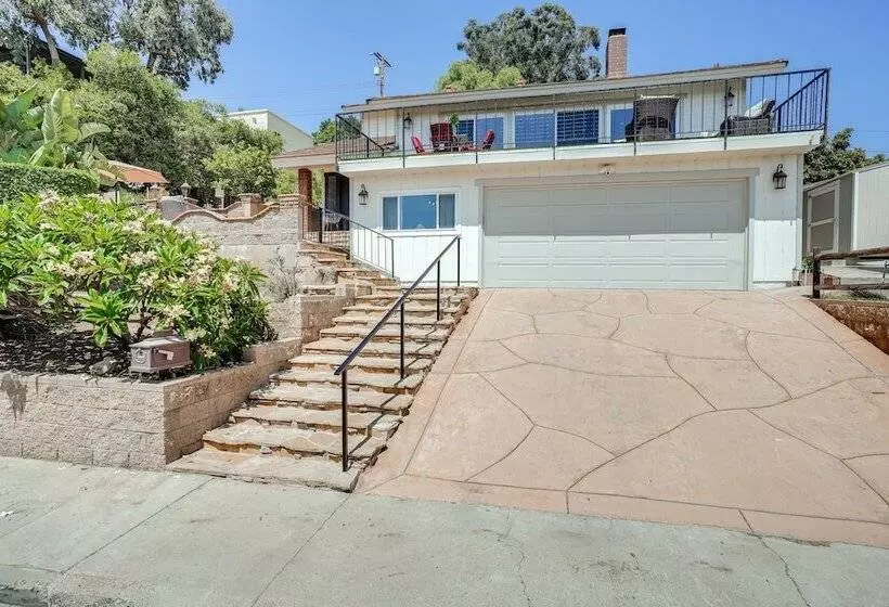 Chic Santa Paula Home W/ Mountain & City Views!