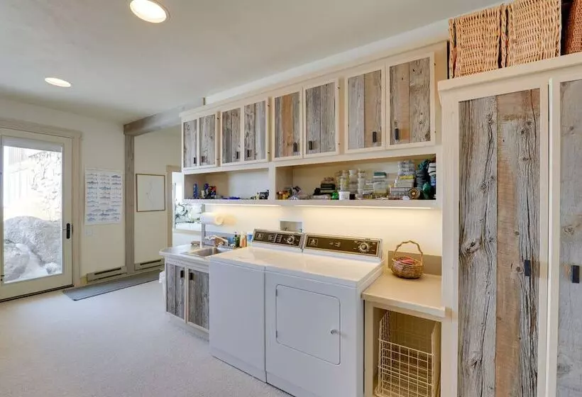 Cora Home W/ Mountain Views   Fishing On Site!