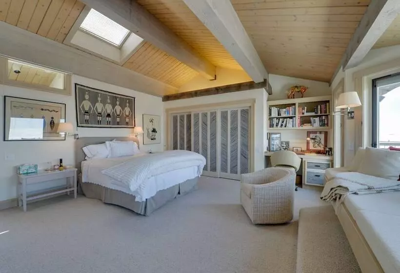 Cora Home W/ Mountain Views   Fishing On Site!