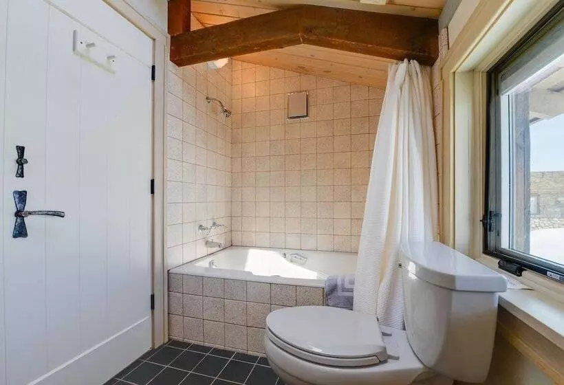 Cora Home W/ Mountain Views   Fishing On Site!