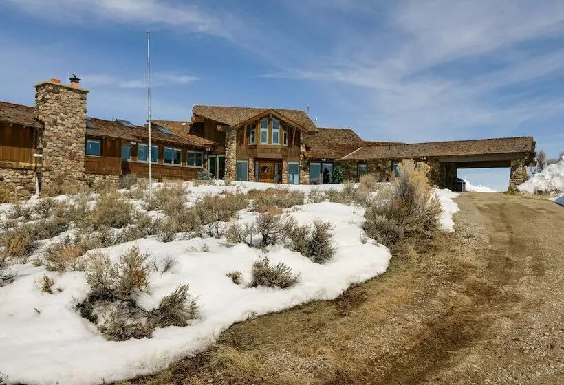 Cora Home W/ Mountain Views   Fishing On Site!