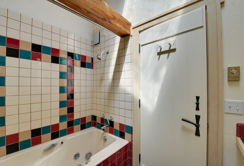 Cora Home W/ Mountain Views   Fishing On Site!