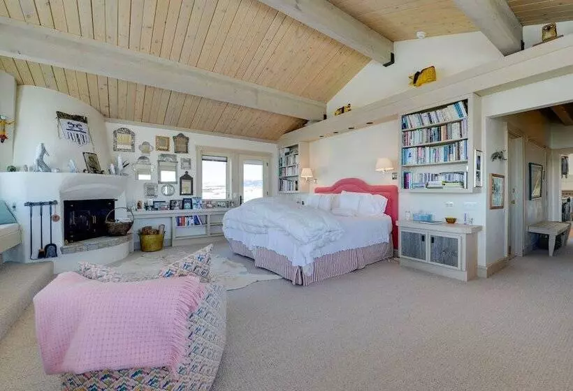 Cora Home W/ Mountain Views   Fishing On Site!