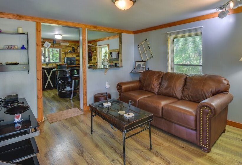 Cozy Cabin Near Lake Hartwell & Clemson University