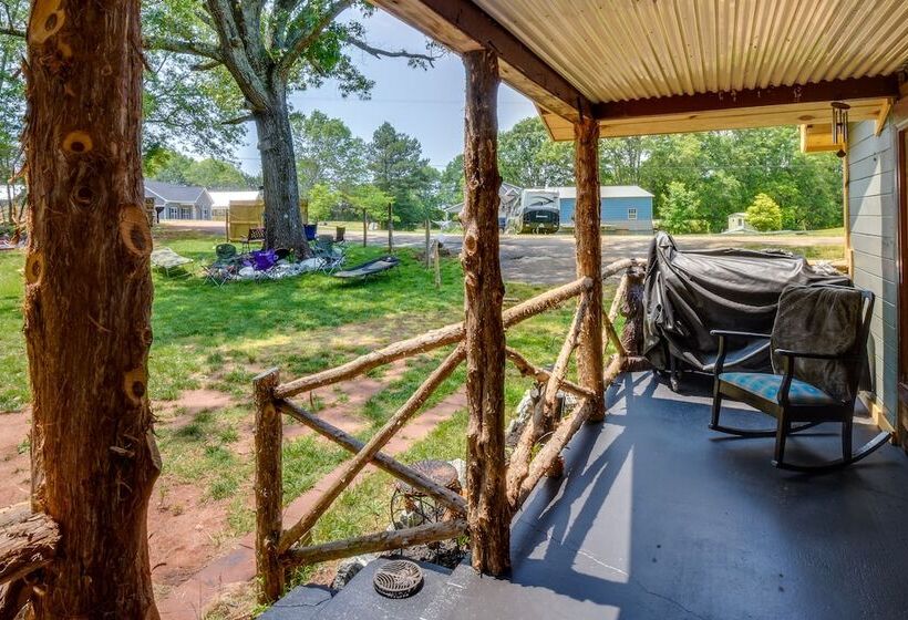 Cozy Cabin Near Lake Hartwell & Clemson University