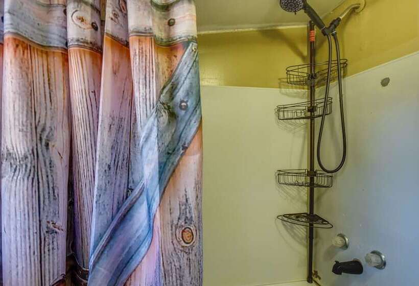 Cozy Cabin Near Lake Hartwell & Clemson University