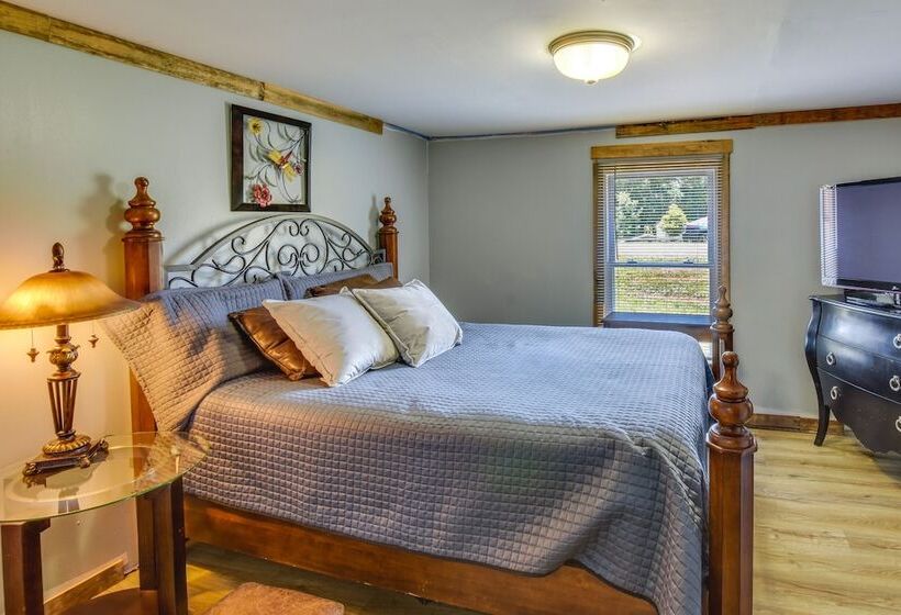 Cozy Cabin Near Lake Hartwell & Clemson University