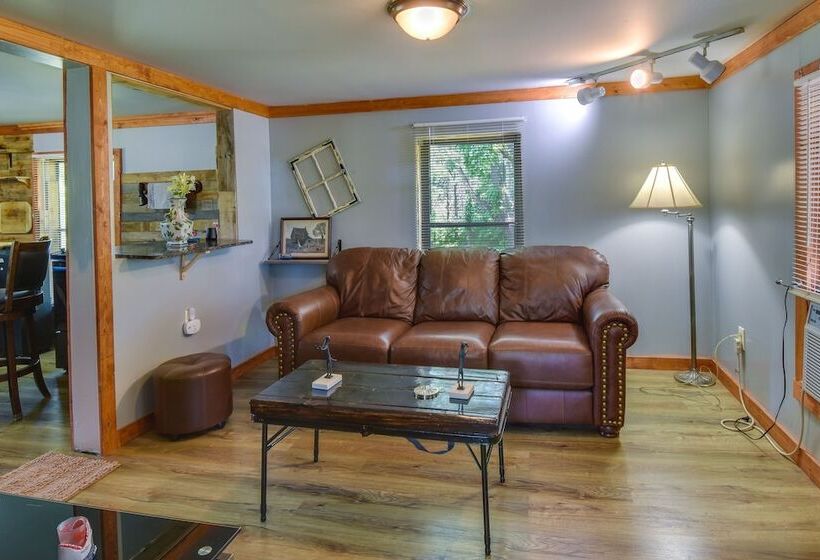 Cozy Cabin Near Lake Hartwell & Clemson University