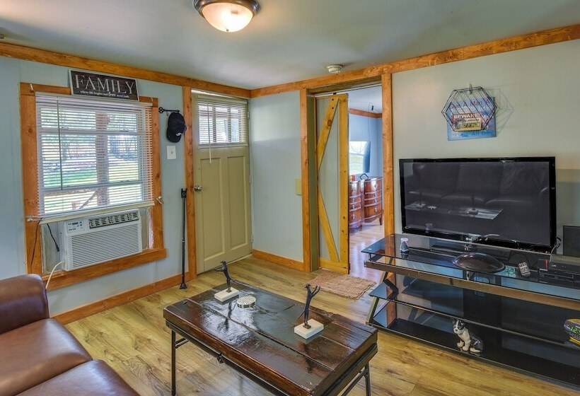 Cozy Cabin Near Lake Hartwell & Clemson University