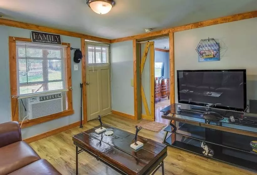 Cozy Cabin Near Lake Hartwell & Clemson University