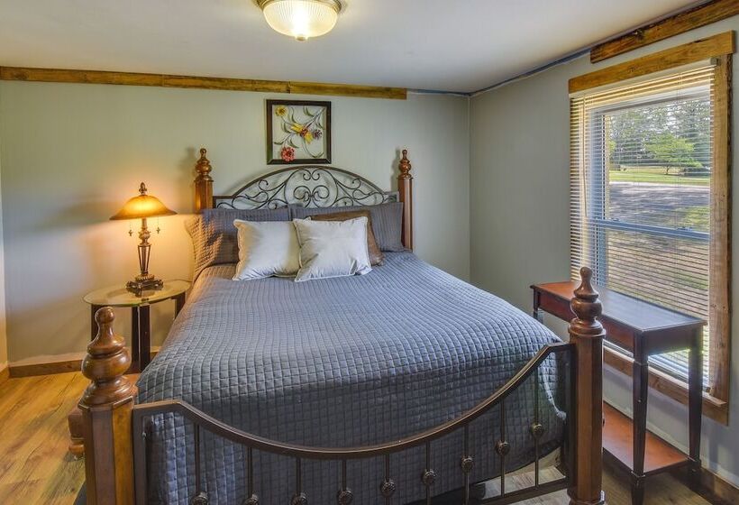 Cozy Cabin Near Lake Hartwell & Clemson University