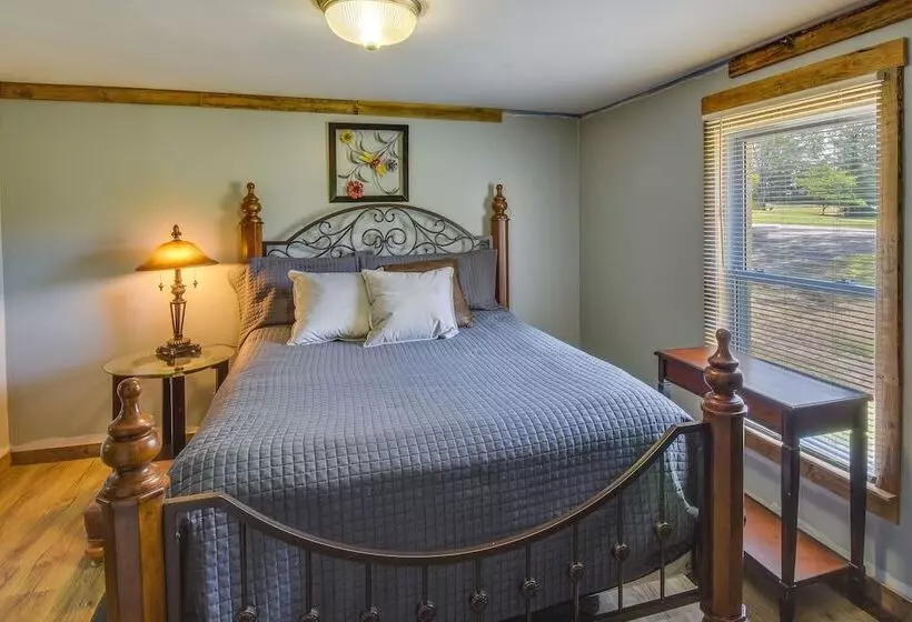 Cozy Cabin Near Lake Hartwell & Clemson University