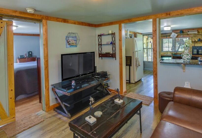 Cozy Cabin Near Lake Hartwell & Clemson University