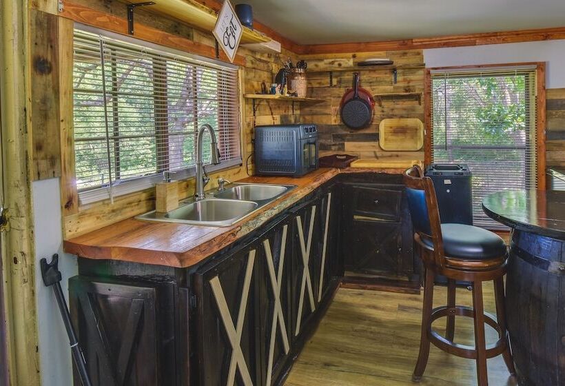 Cozy Cabin Near Lake Hartwell & Clemson University