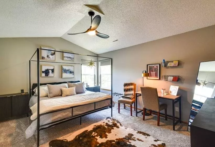 Cozy Iowa City Home ~ 2 Mi To Kinnick Stadium!