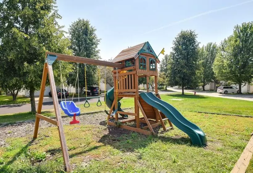 Cozy Iowa City Home ~ 2 Mi To Kinnick Stadium!