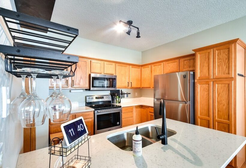 Cozy Iowa City Home ~ 2 Mi To Kinnick Stadium!