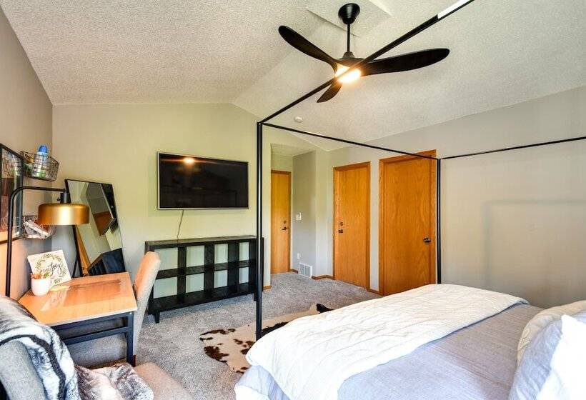 Cozy Iowa City Home ~ 2 Mi To Kinnick Stadium!