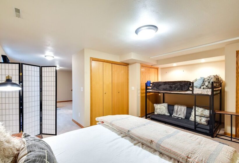 Cozy Iowa City Home ~ 2 Mi To Kinnick Stadium!