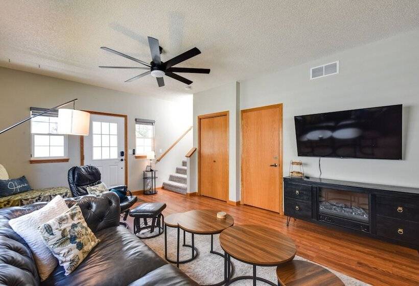 Cozy Iowa City Home ~ 2 Mi To Kinnick Stadium!