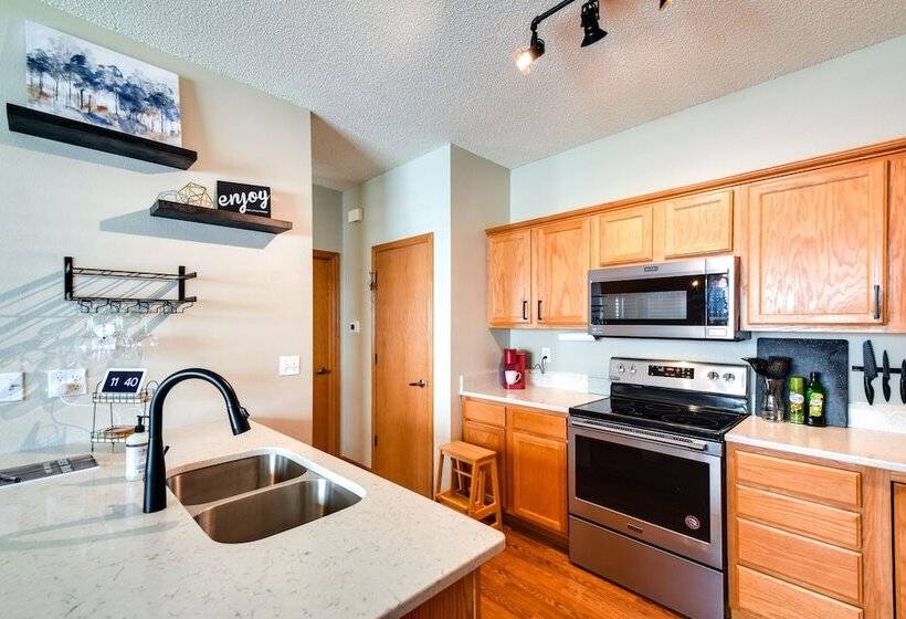 Cozy Iowa City Home ~ 2 Mi To Kinnick Stadium!