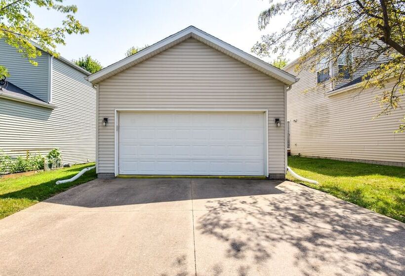 Cozy Iowa City Home ~ 2 Mi To Kinnick Stadium!
