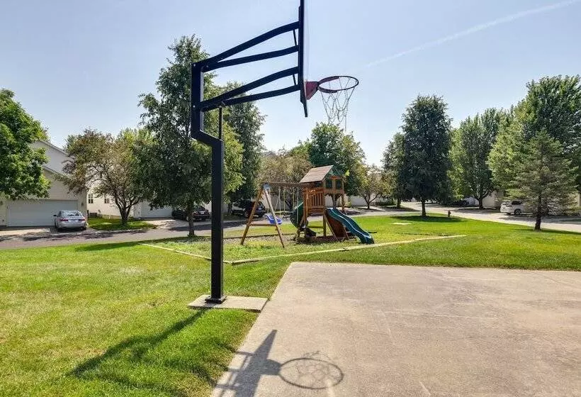 Cozy Iowa City Home ~ 2 Mi To Kinnick Stadium!