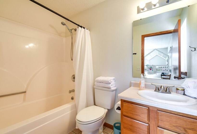 Cozy Iowa City Home ~ 2 Mi To Kinnick Stadium!