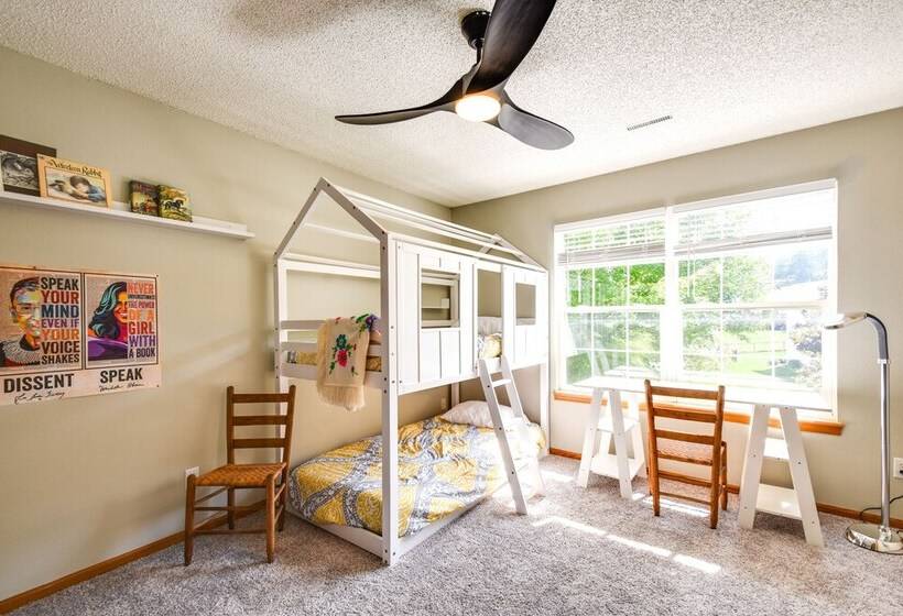 Cozy Iowa City Home ~ 2 Mi To Kinnick Stadium!