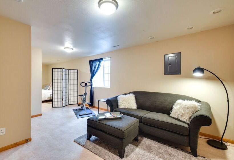 Cozy Iowa City Home ~ 2 Mi To Kinnick Stadium!