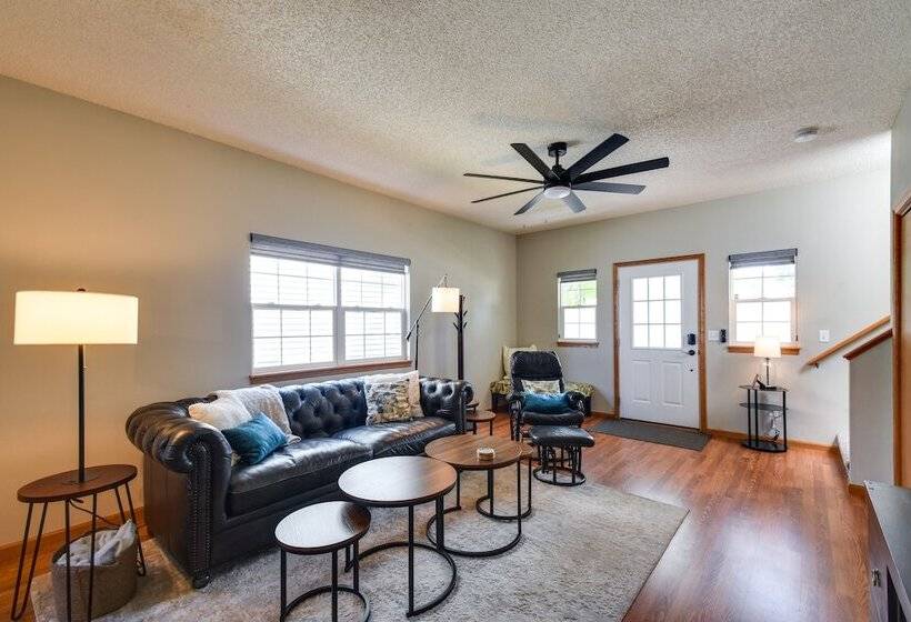 Cozy Iowa City Home ~ 2 Mi To Kinnick Stadium!