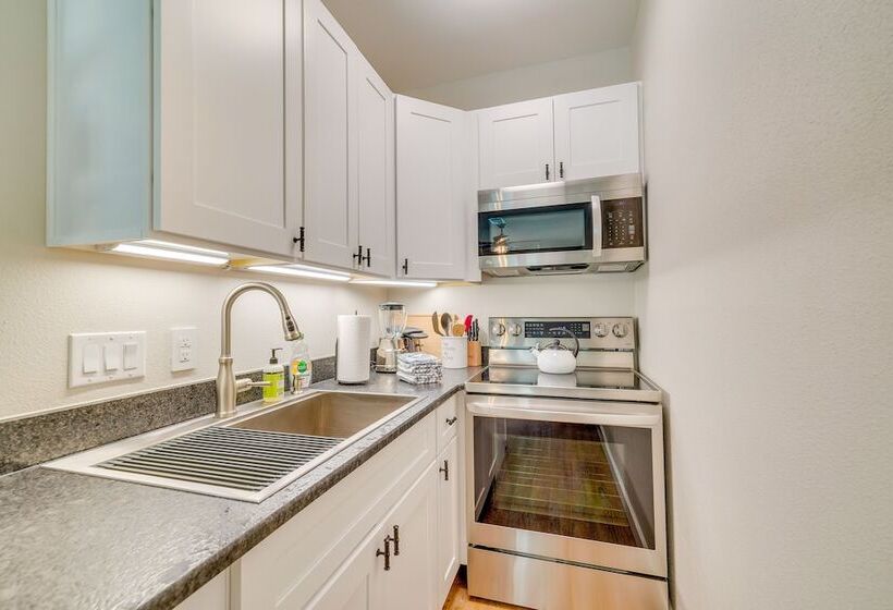 Cozy Ocala Retreat W/ Pool, Screened Lanai!