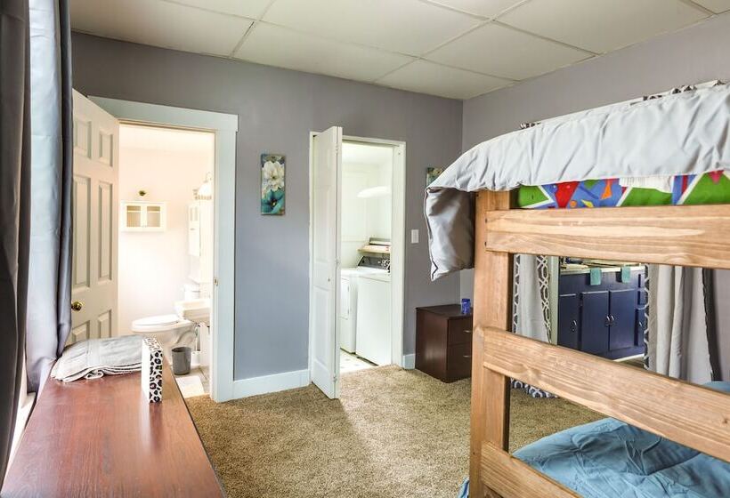 Cozy Ohio Retreat W/ Fire Pit & Charcoal Grill!