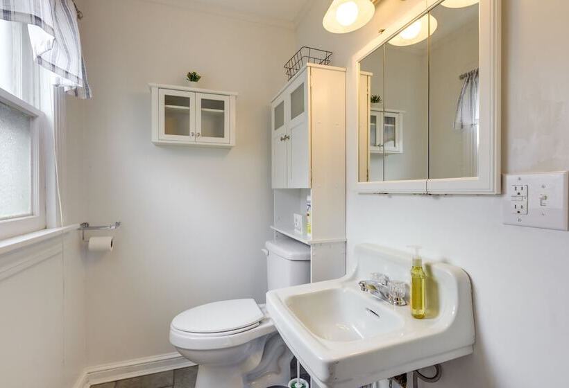 Cozy Ohio Retreat W/ Fire Pit & Charcoal Grill!