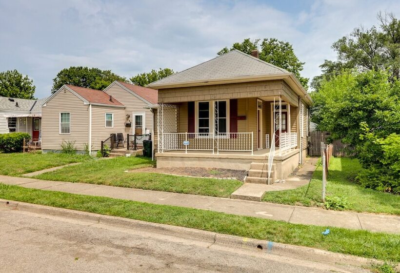 Cozy Ohio Retreat W/ Fire Pit & Charcoal Grill!