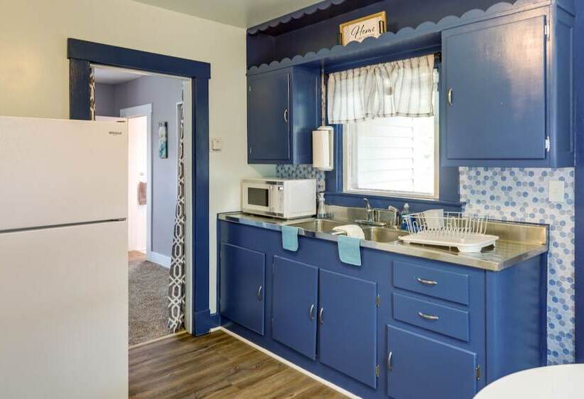 Cozy Ohio Retreat W/ Fire Pit & Charcoal Grill!